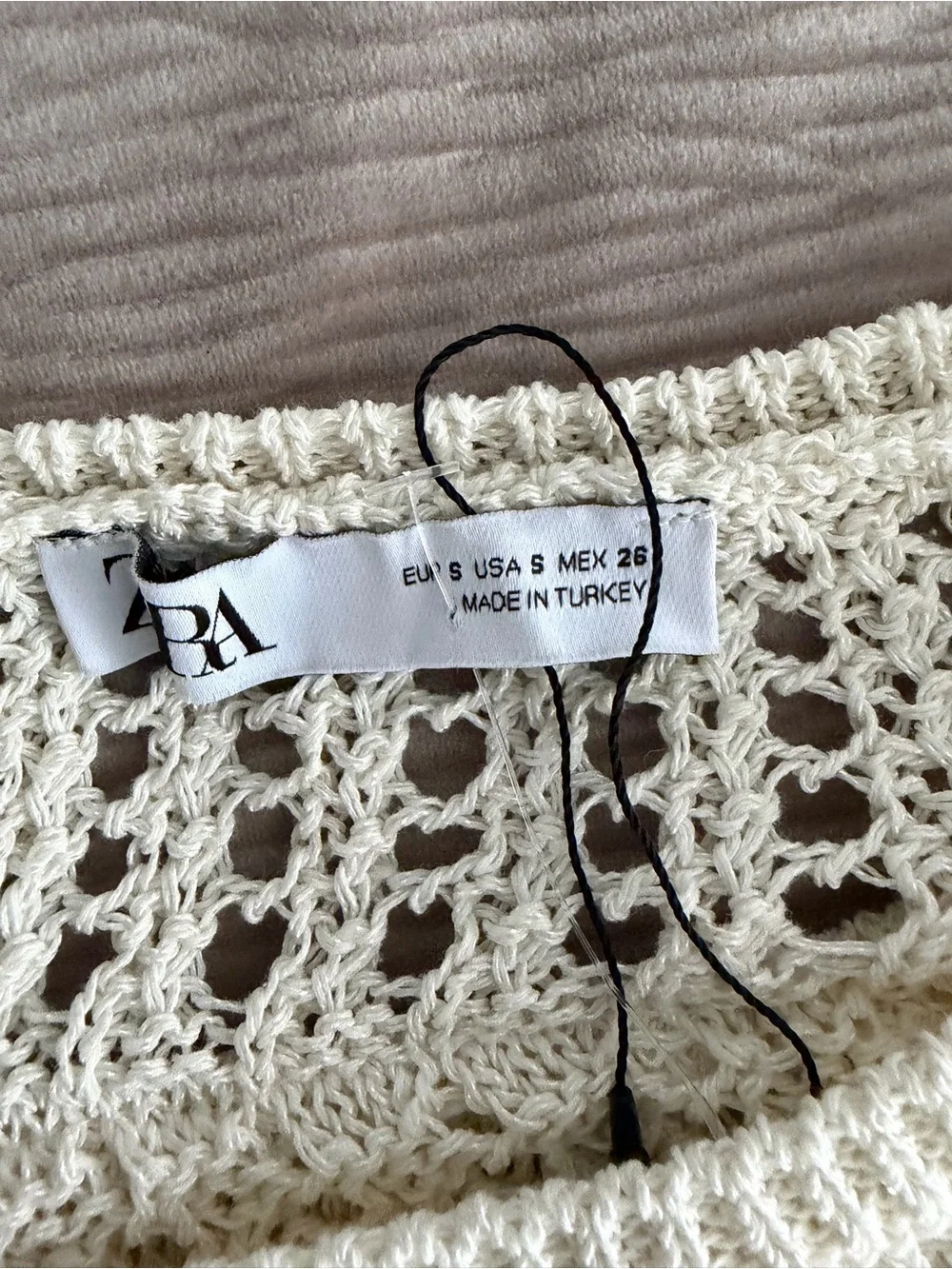 Zara Women’s Cream Crochet Ruffle Knit Top/ size small